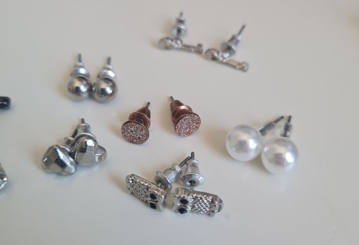 Lot de 9 paires de clous d'oreilles