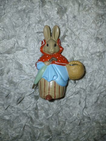 Figurine Mrs Rabbit avec son panier - Beatrix Potter