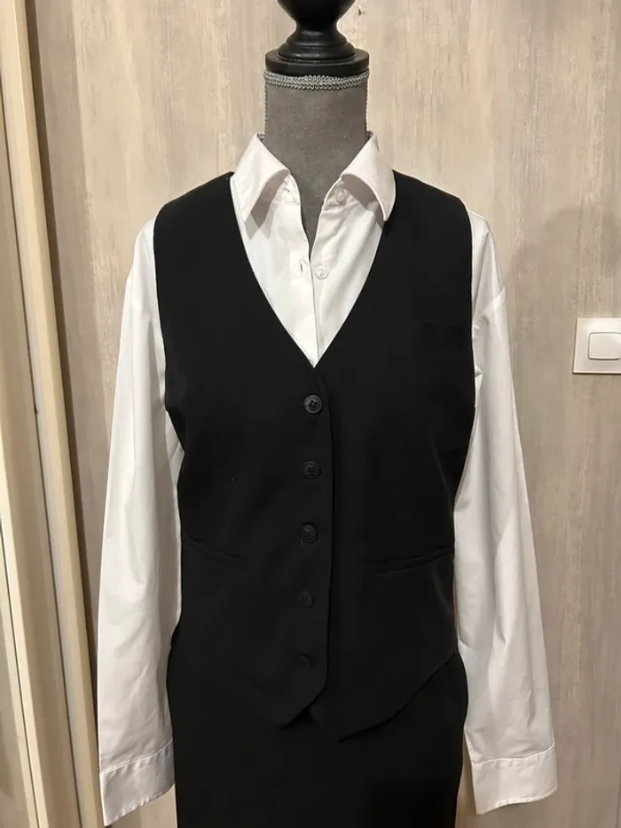 Tenue de serveuse