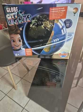 Globe city lights Buki lumineux la nuit rotatif