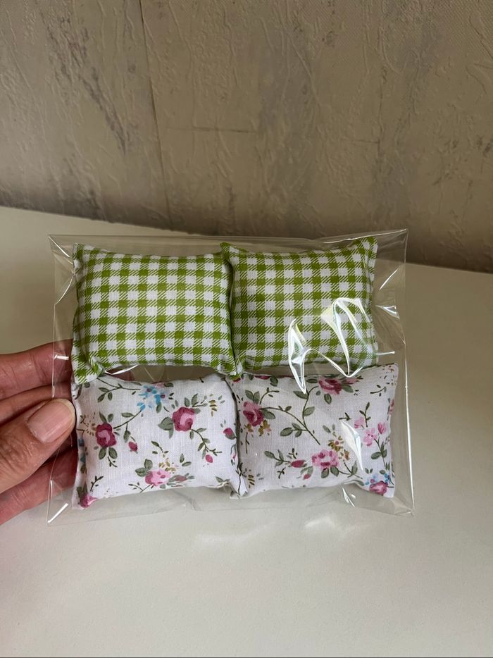 Lot de coussins pour barbie Neuf