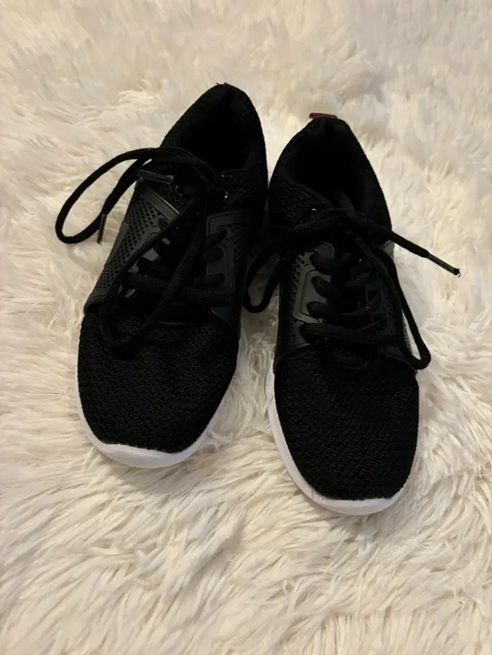 Baskets noires - photo numéro 2