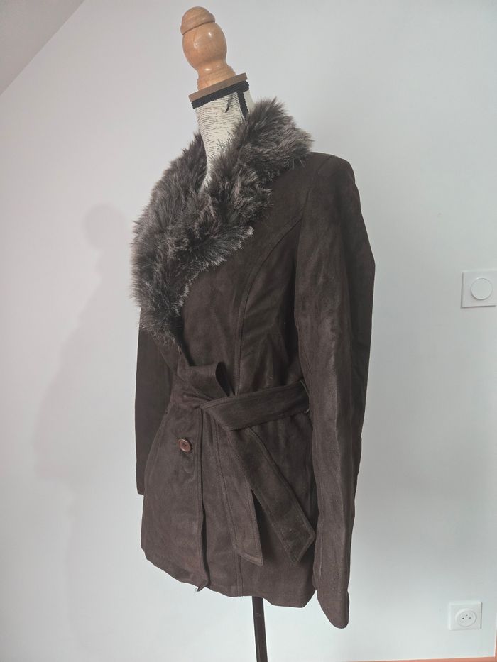 Veste vintage en daim brun avec col en fausse fourrure – Élégance rétro chic - photo numéro 5