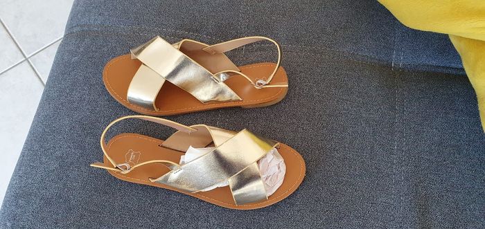 Sandale SUREDELLE tout neuf en cuir. Taille 38 - photo numéro 5