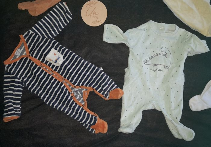 Lot 5 pyjamas velours - 1 mois - photo numéro 2