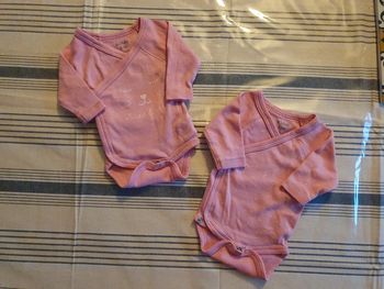 Lot de 2 bodies Kiabi taille 00 mois