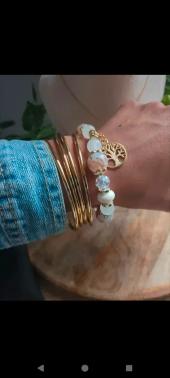 Bracelet en perles et pendentif arbre de vie