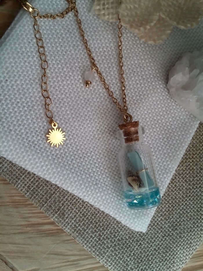 Collier une bouteille à la mer