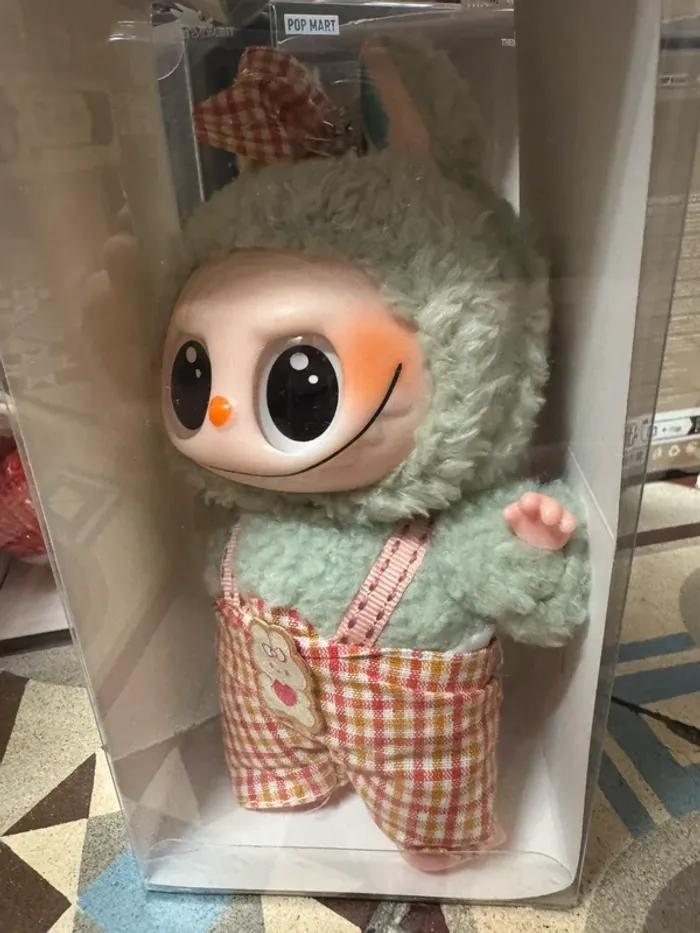Peluche Labubu habillé - photo numéro 3