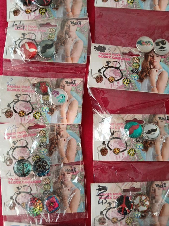 Lot 3 bracelets et badges breloques - photo numéro 4