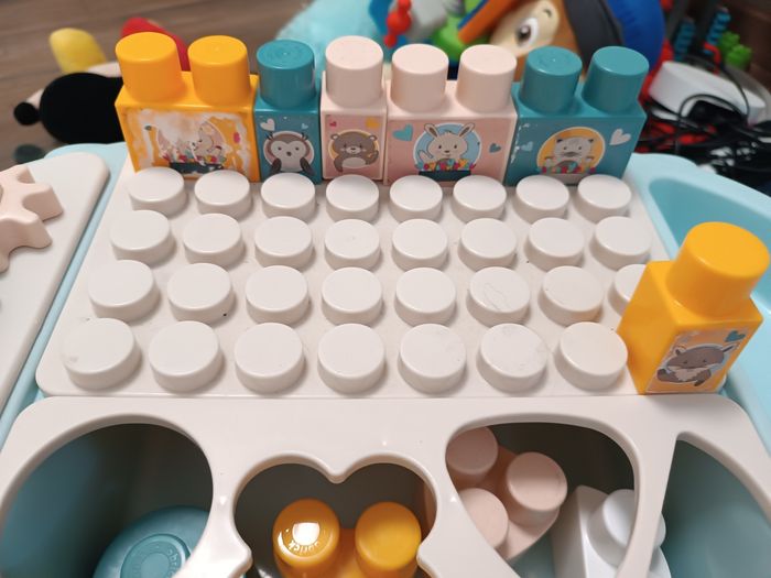 Table + boîte lego - photo numéro 2