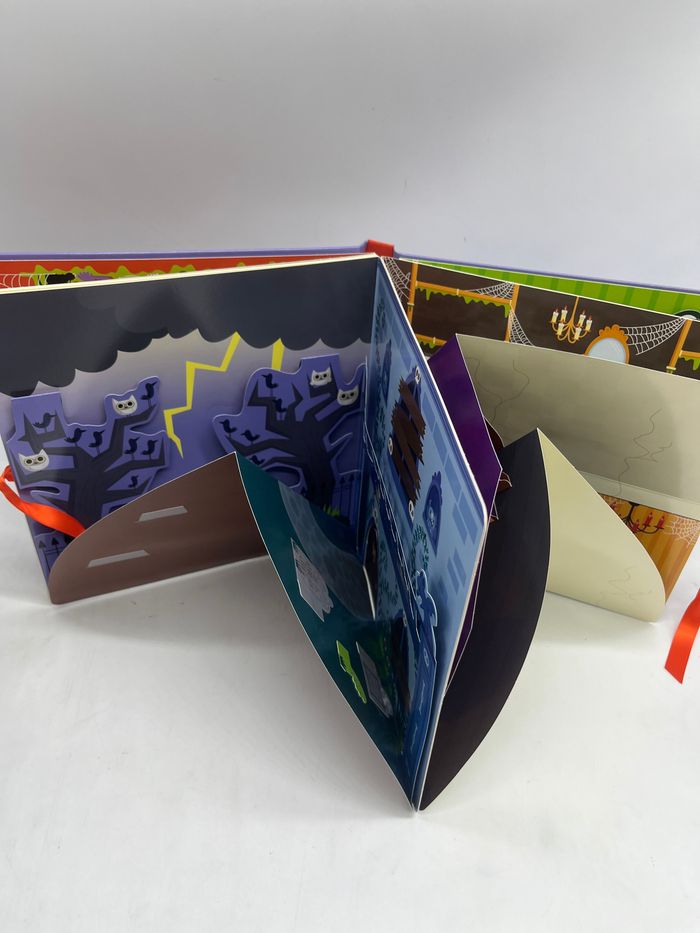 Mon livre Carrousel La maison Hantée Livre Pop UP avec figurine spécial Halloween Neuf - photo numéro 4