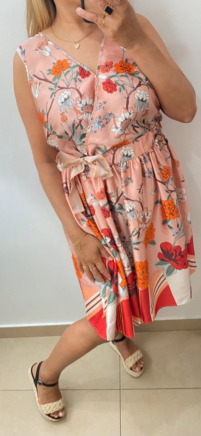 Robe D’été Satinée Imprimée Fleurs Taille 40 - photo numéro 5