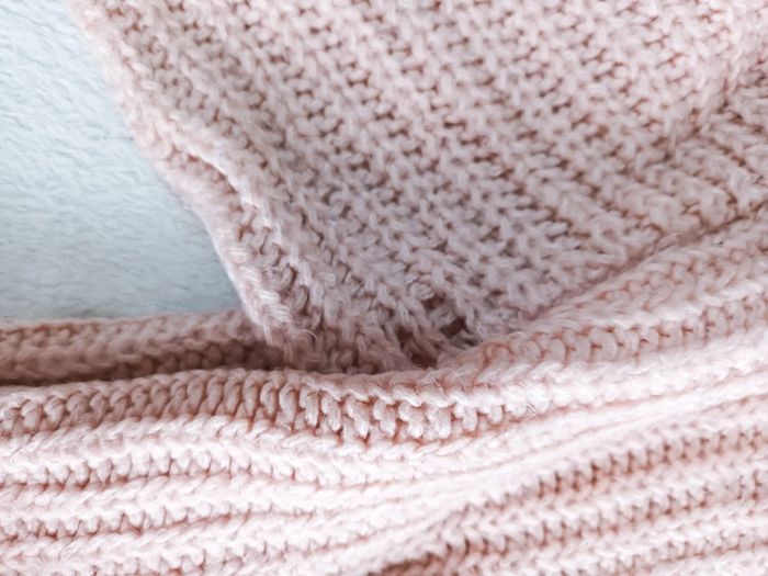 Pull en maille rose - photo numéro 2