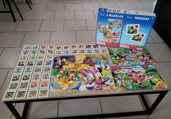Lot de puzzles et mémo Disney