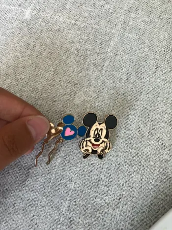 Lot de 2 pins Disney officiels – Mickey & ballon cœur