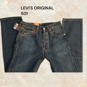 Jean Levi's 501 Original W28 L34 Neuf avec étiquettes
Homme
