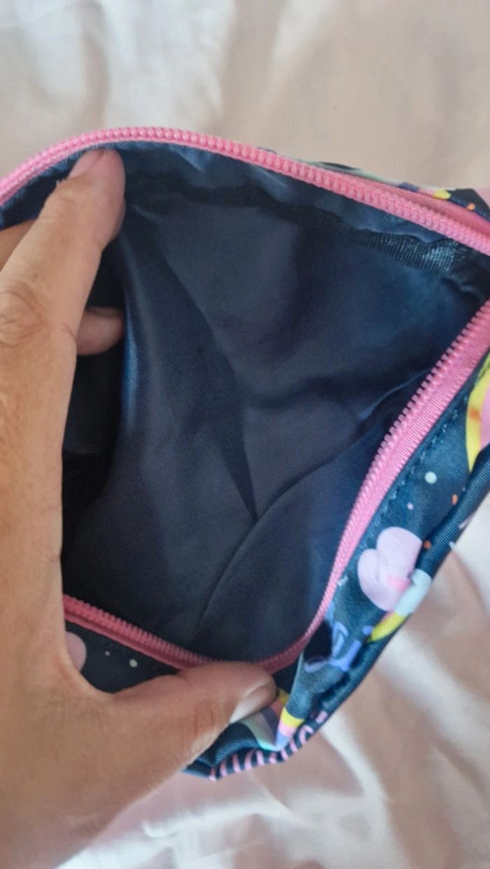 Cartable licorne et sa trousse - photo numéro 4