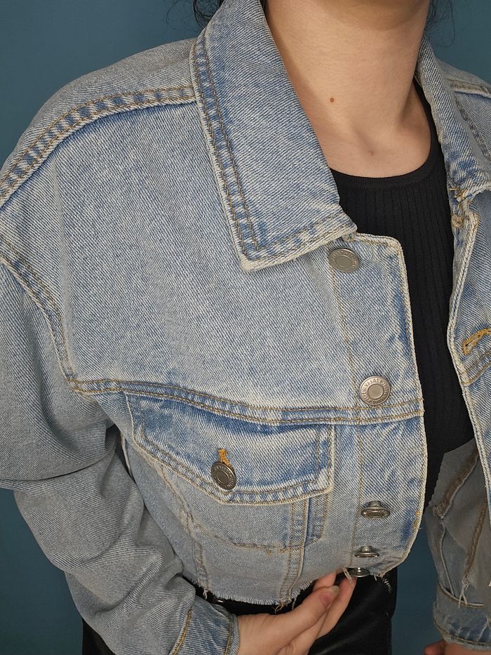 Veste en jean bleu ciel délavée très bon état - photo numéro 4