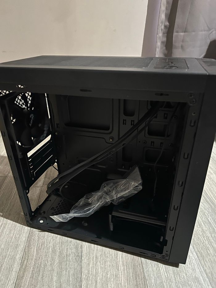 Boîtier aerocool bolt mini rgb 40€ jamais utilisé - photo numéro 2