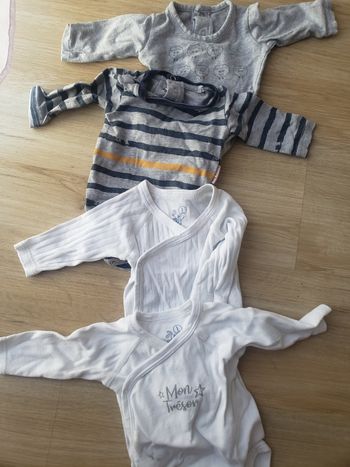 Bodies 1 mois garcon