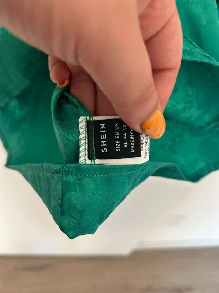 Magnifique robe verte effet satinée taille XL - photo numéro 3