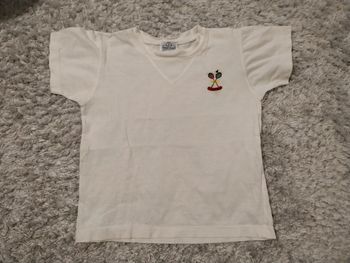 T-shirt blanc
6 ans 
Coudémail