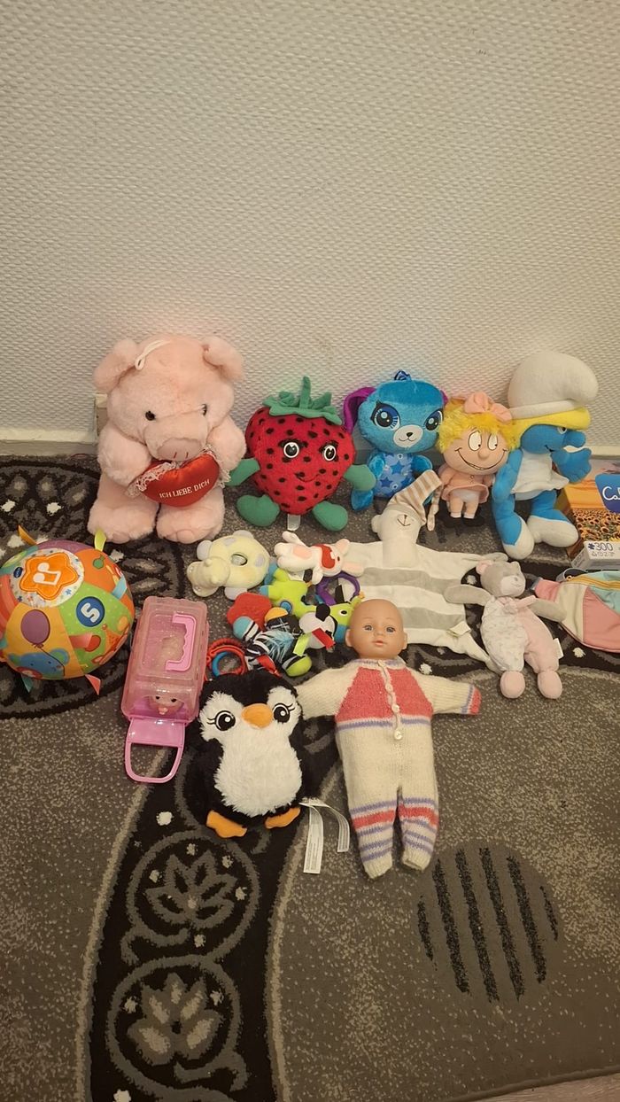 Lot jeux d’enfants peluche et autres