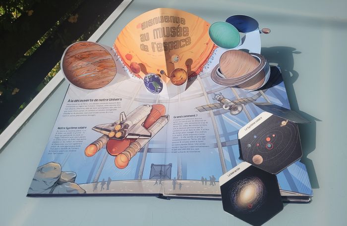 Superbe livre animé Pop-up, tirettes 🚀 Une journée au musée de l'espace 🪐 - photo numéro 3