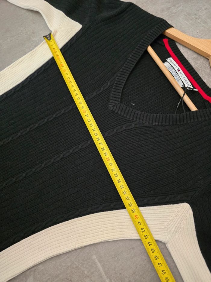 Pull Tommy Hilfiger col V noir et blanc rayé M / chic casual léger - photo numéro 8