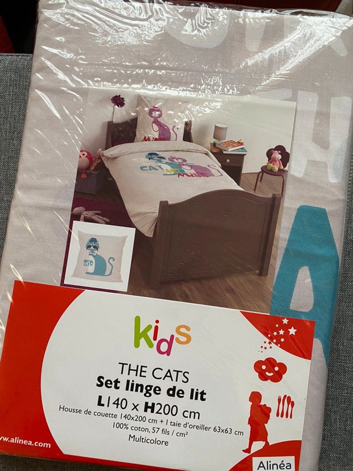 Housse de couette de marque Alinea taille 140 x 200 neuves The cats