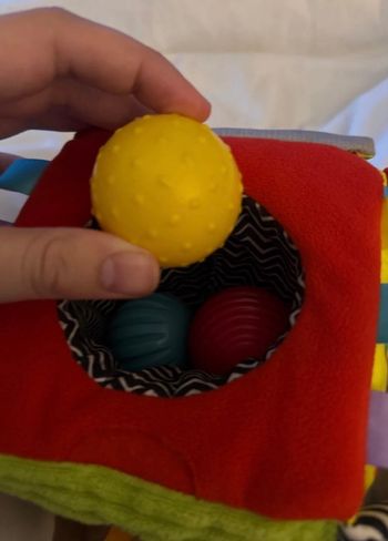 Cube interactif éveil