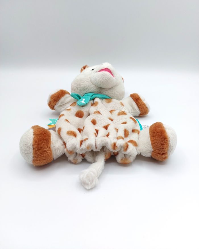 Doudou marionnette Sophie la girafe VULLI peluche écru marron foulard vert - photo numéro 2
