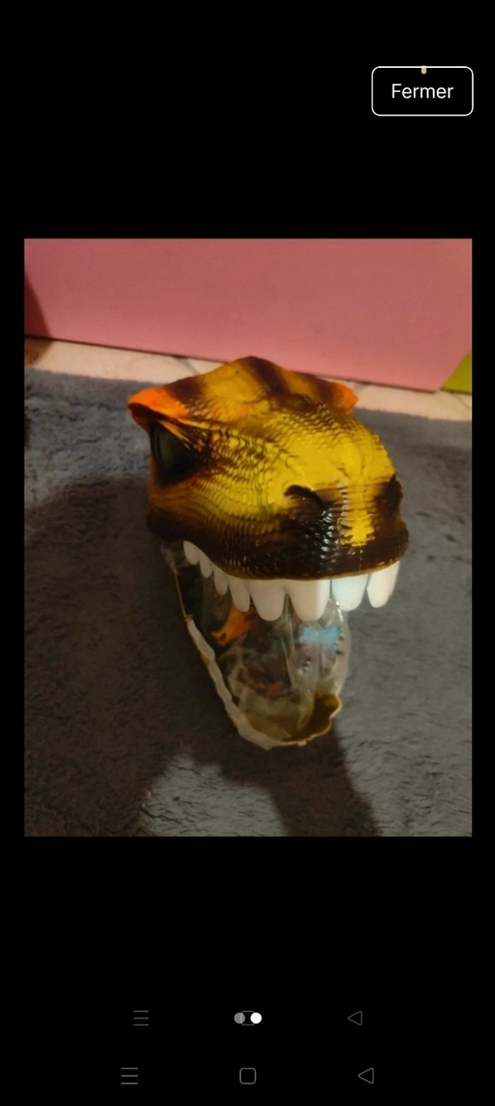 Tête de dinosaure et 20 figurines neuf - photo numéro 2