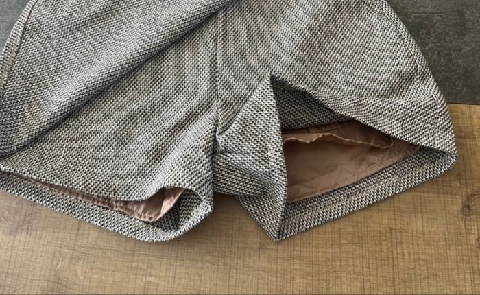 Jupe short neuve - photo numéro 4