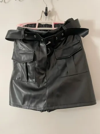 Jupe short simili cuir