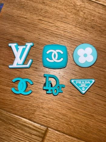 Lot 6 pin’s pour crocs 