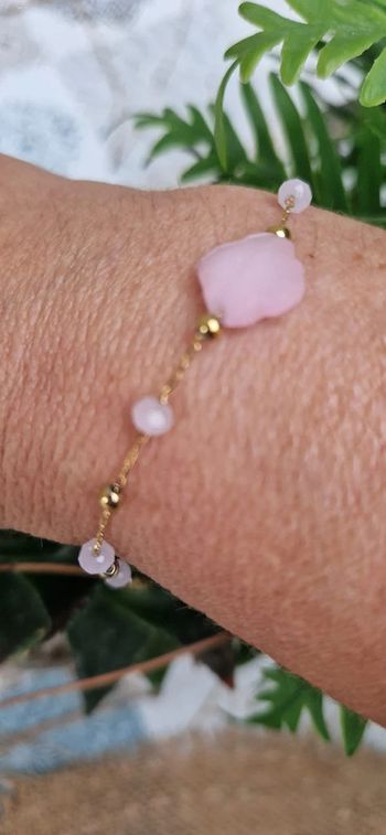 Bracelet trèfle et perles multi facettes roses naturelles pastels acier inoxydable or réglable