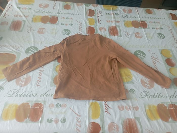 Tee shirt camel manches longues 8 ans Kiabi 1€ neuf - photo numéro 3