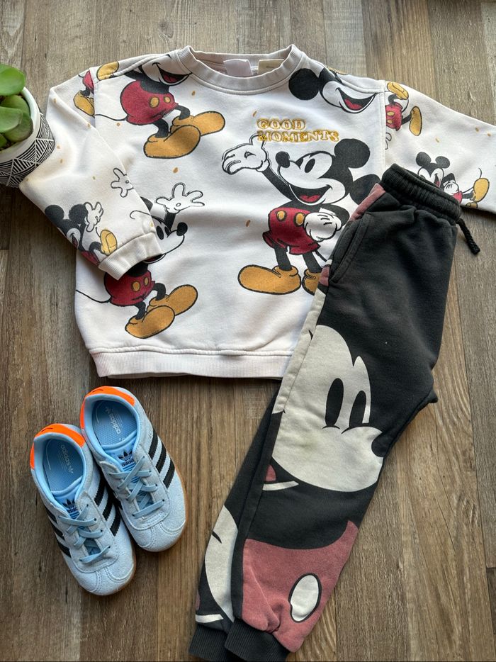- Ensemble Zara   - 5 ans - Très bon état, tache sur le bas