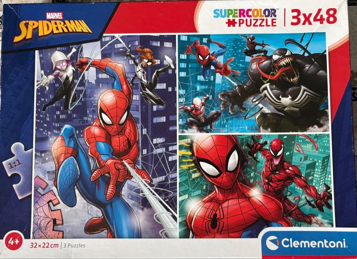 Un lot de trois puzzles Spiderman