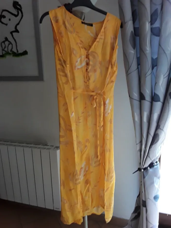Robe longue légère sans manches