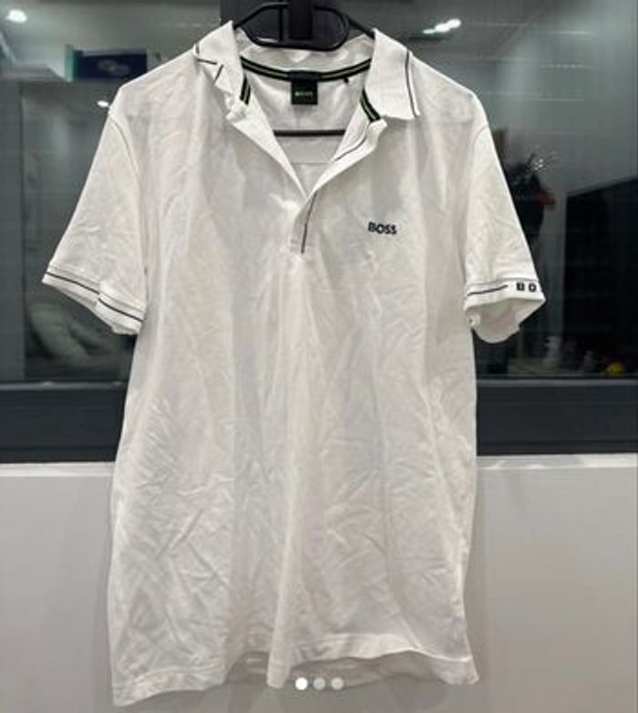 Polo Boss, taille M, jamais porter - photo numéro 1