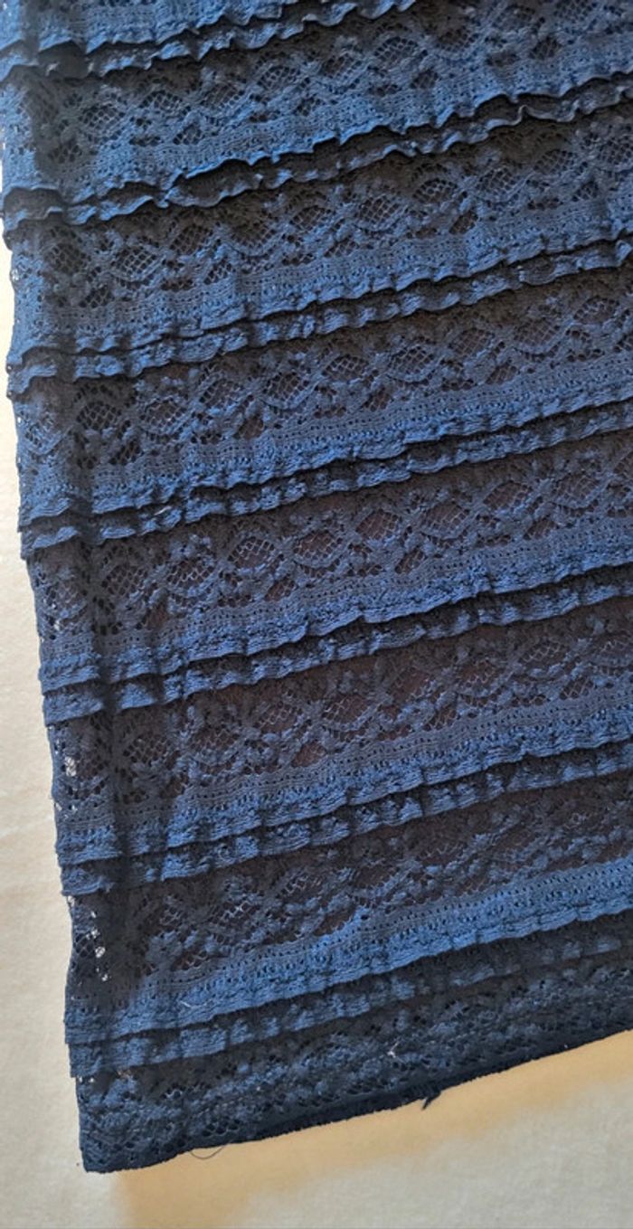 Robe bleu dentelles - photo numéro 2