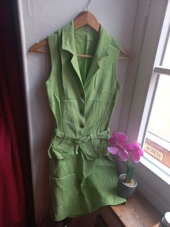 Magnifique tailleur fait main en lin, classe et sexy Taille 36 a 38