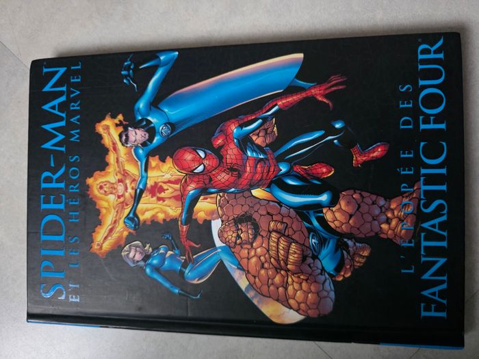 Livre spiderman et les héros marvel