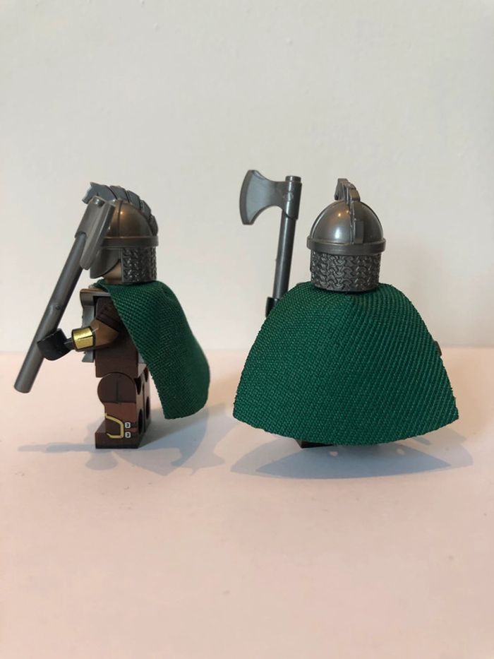 Figurine type lego 4 soldats à la hache du Rohan. le seigneur des anneaux - photo numéro 3