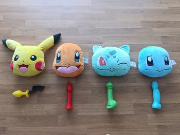 Lot Peluches Pokemon + jouet