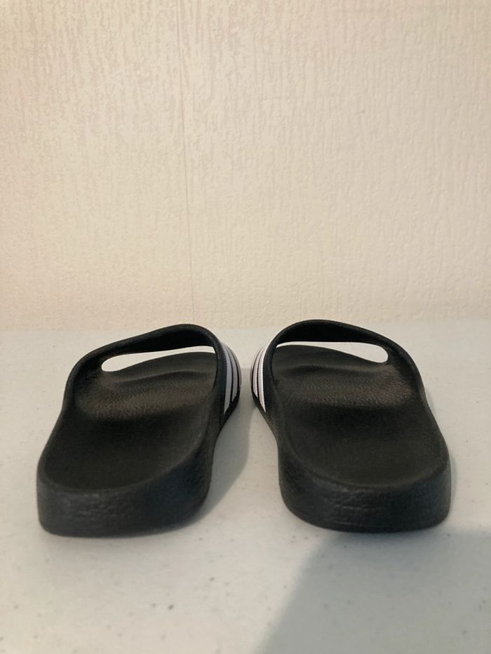 Claquettes adidas taille FR 29 - photo numéro 2