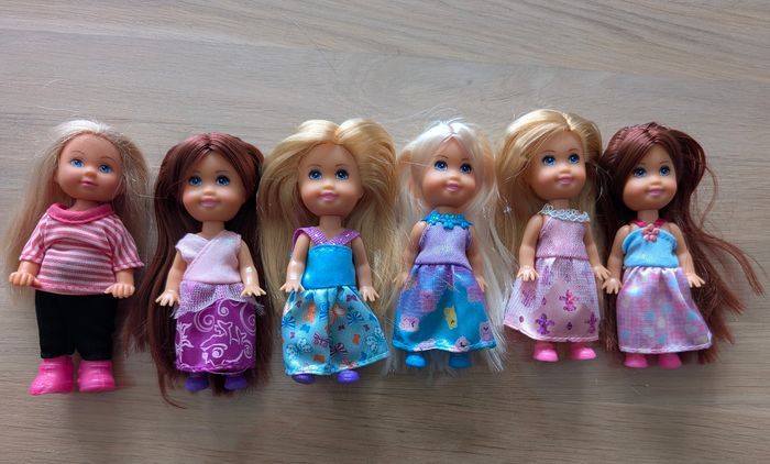 Lot barbie + petites poupées - photo numéro 2